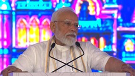 PM Modi in Vadodara: गुजरात के  वडोदरा में PM मोदी की हुंकार, कहा- विकसित भारत को मिलेगी तेज रफ्तार, 2800 किमी DFC पूरा