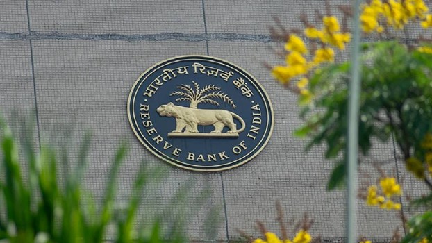 RBI का बड़ा फैसला... होम लोन और और कार लोन अब देना होगा ज्यादा, जानें कितना बढ़ा रेपो रेट