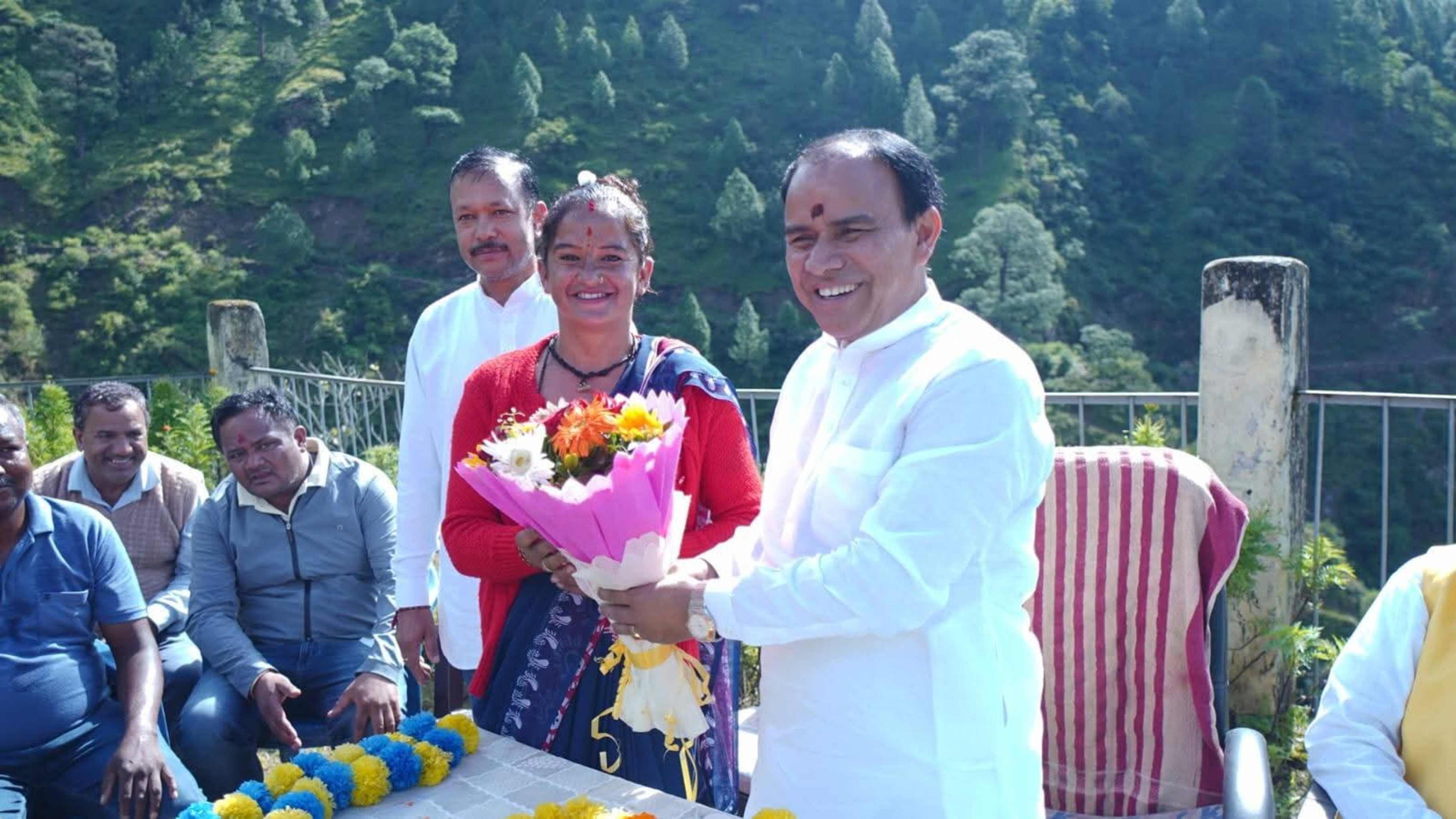 Uttarakhand News: चिपलघाट में बहुउद्देशीय शिविर और जनता दरबार, शिक्षा मंत्री ने सुनीं ग्रामीणों की समस्याएं