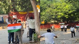 Delhi News: जंतर-मंतर से सौरव दास और आशुतोष रांका को पुलिस ने उठाया, जानें पूरा मामला