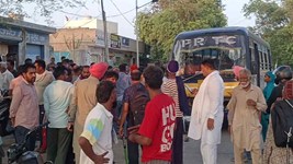 Haryana News: हरियाणा के रतिया में बड़ा सड़क हादसा, पंजाब रोडवेज बस और स्कूटी की टक्कर, दो युवक गंभीर