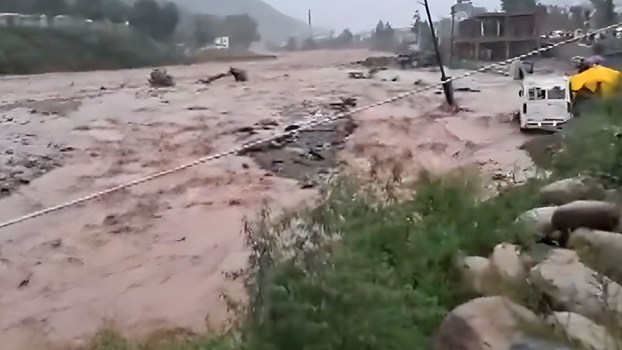 जम्मू-कश्मीर में तबाही का मंजर...राजौरी में बाढ़ बनी मुसीबत, पुंछ में 4 लोगों की मौत; अमरनाथ यात्रा अस्थायी रूप से स्थगित