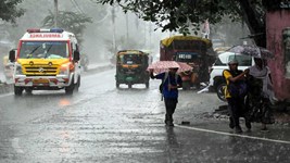 Aaj Ka Mausam 30 September: ठंड की दस्तक के बीच बदला मौसम का मिजाज, दिल्ली-UP समेत 16 राज्यों में भारी बारिश का अलर्ट, IMD का बड़ा अपडेट