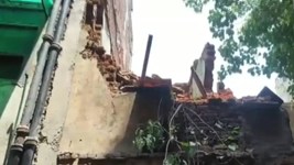 Delhi News: दिल्ली के करोल बाग में दर्दनाक हादसा, बिल्डिंग गिरने से एक की मौत, तीन लोग घायल