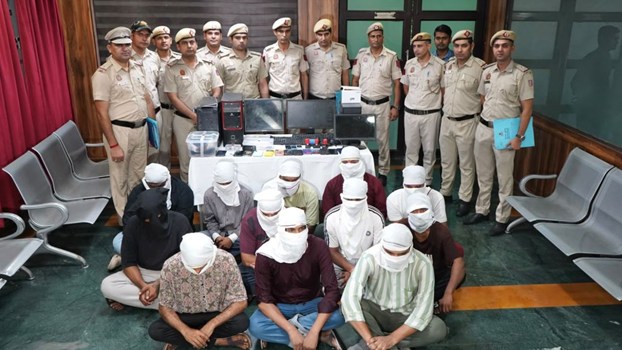 दिल्ली पुलिस ने 24 घंटे के ऑपरेशन में 12 साइबर ठग दबोचे, 20 मोबाइल समेत कई सामान बरामद