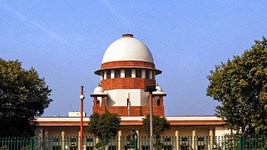 सार्वजनिक सभाओं में वंदे मातरम् के 2 या 6 अंतरे विवाद पर सुप्रीम कोर्ट सख्त, केंद्र सरकार से 2 हफ्ते में मांगा जवाब