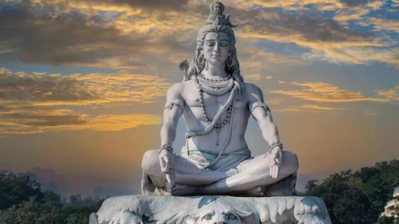 Sawan 2026: सावन के महीने में घर के मुख्य द्वार पर करें ये आसान उपाय, बुरी शक्तियों का होगा नाश