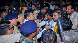 'हाईकोर्ट में सही से नहीं की पैरवी...' रांची में प्रदर्शन करने वाले छात्र सोरेन सरकार के खिलाफ बरसे