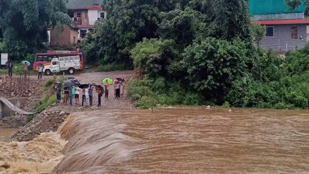 हिमाचल प्रदेश में मानसून का कहर...61 दिनों में 250 मौतें कंफर्म;  64 सड़कों पर आवाजाही बंद; 1,184 करोड़ रुपये के नुकसान तले दबा राज्य